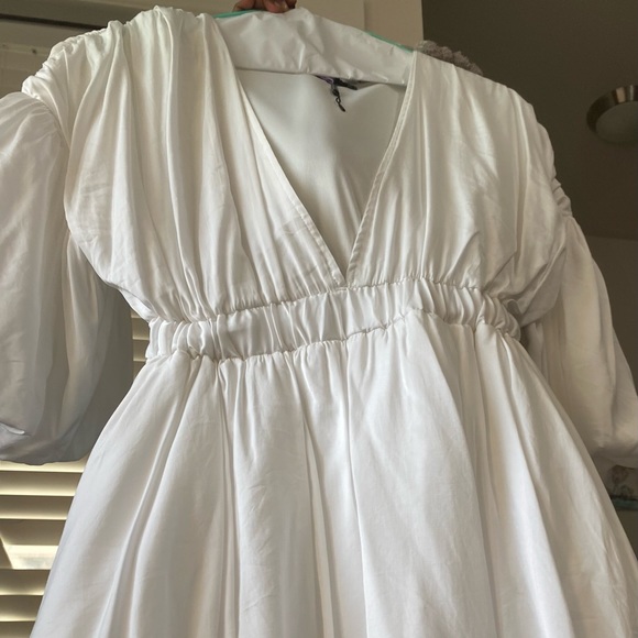 Pretty Little Thing white puff dress - Picture 4 of 5